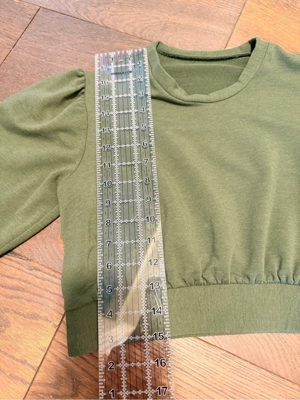 Londre Super Soft Cropped Sweatshirt and Jogger Sweatpants Set in Kauai Green - Picture 8 of 13